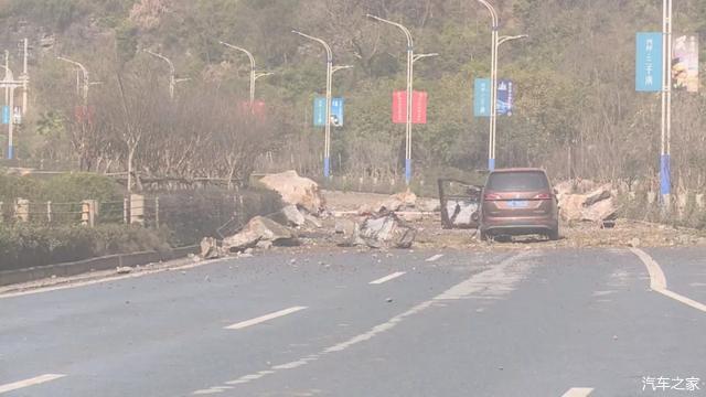 阳朔桂阳公路岩石崩塌事件路段暂时封闭，恢复时间视排险情况决定