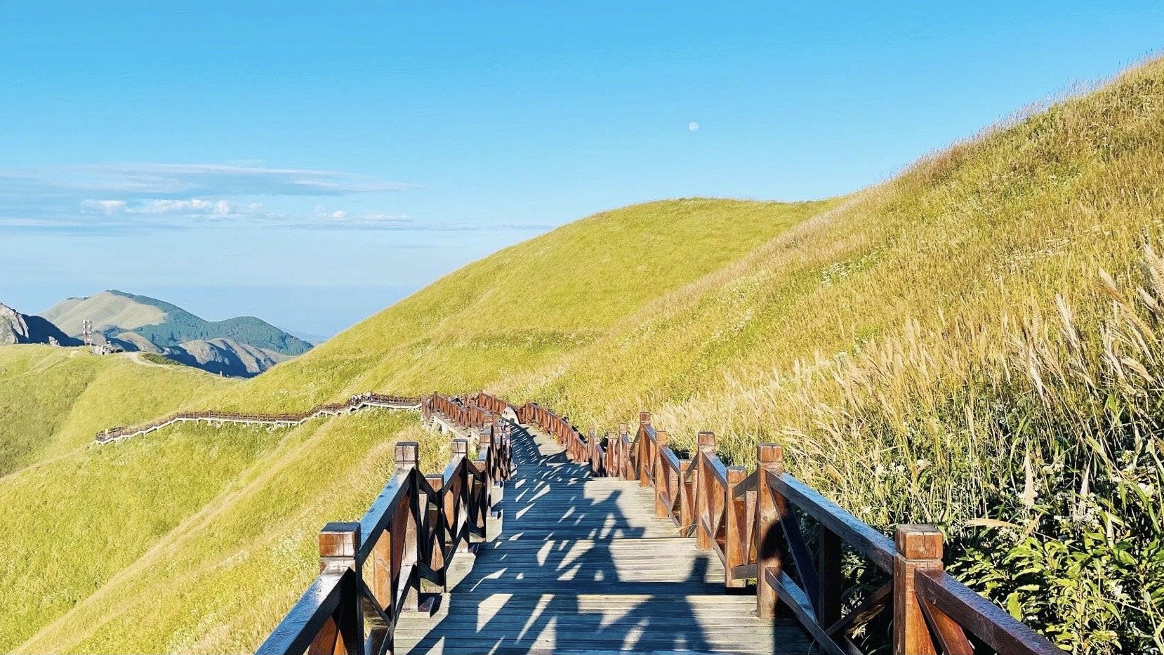 关于武功山景区山顶帐篷满天飞一事，武功山景区是如何回应的？