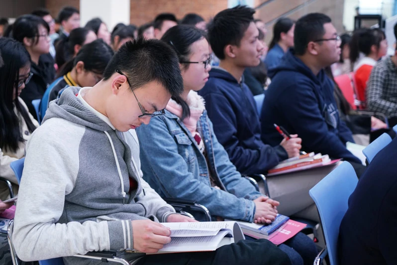 清华学生晒一周作业量求救引发热议，清华学生晒出的一周作业量有多少？