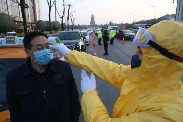 滞留西安的外地考研生吃住成难题，如何保障他们的正常生活水平？