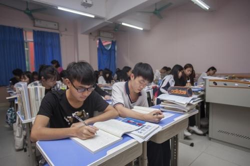 那些在大学天天跑图书馆，绩点上4的人到底是怎么学习的？