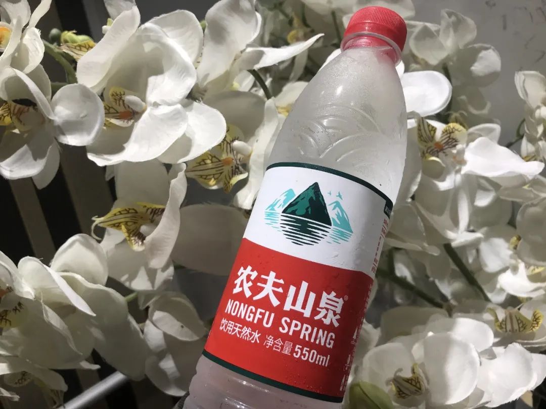 农夫山泉气泡水4折出售，降价后这款饮料销售情况如何？