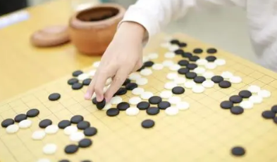 问一下，野狐围棋里面的18级到10段，分别是什么实力？具体说一下，。谢谢。对应现实中是几段几级？