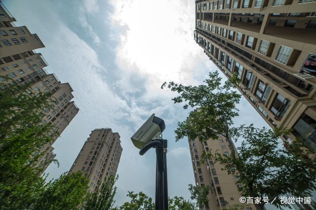 辽宁大妈高空抛屎并打伤邻居，被拘后不服上诉，法院最后是如何判的？