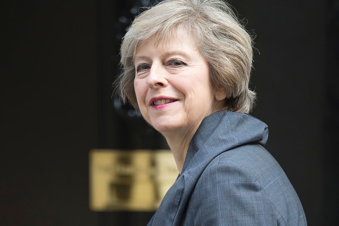 英首相向女王道歉，国人能接受一个首相犯错吗？