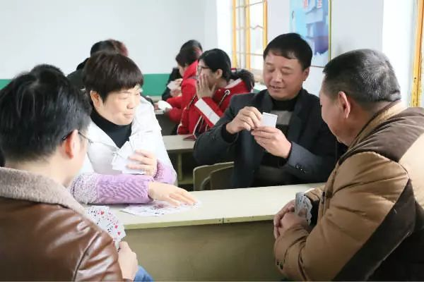 吃饭不许掼蛋！发布通知指引餐企恢复营业的镇江说的“掼蛋”是何意？