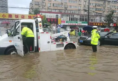 河南暴雨之下，有哪些平凡英雄？