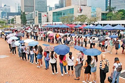 香港防疫面临严峻考验，当地该如何走出困境？