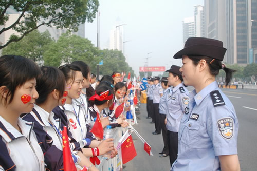 张家港市公安局的领导分工