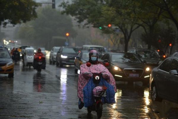 大范围雨雪将上线，超25省份受影响，雨雪天气驾车该注意什么？