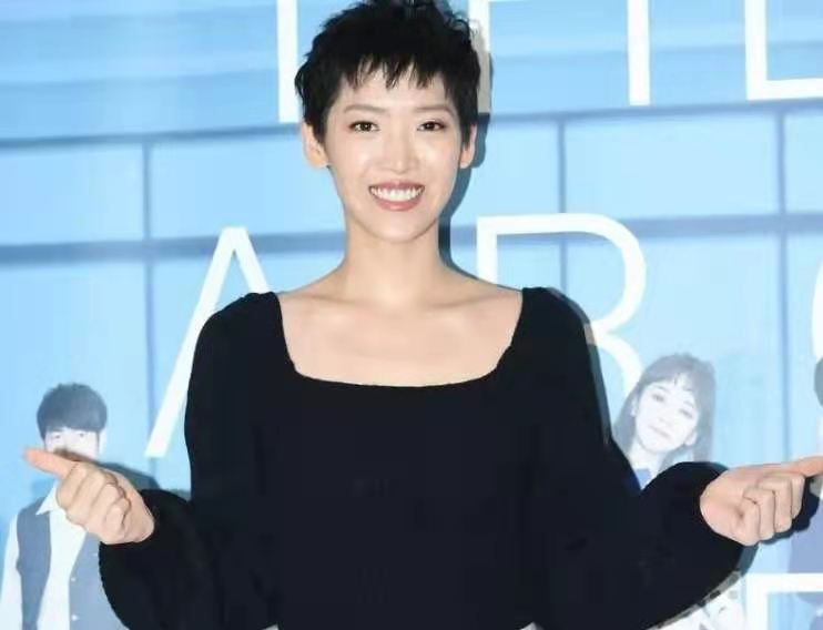 李立群与女儿罕见同框，他们父女之间的感情如何？