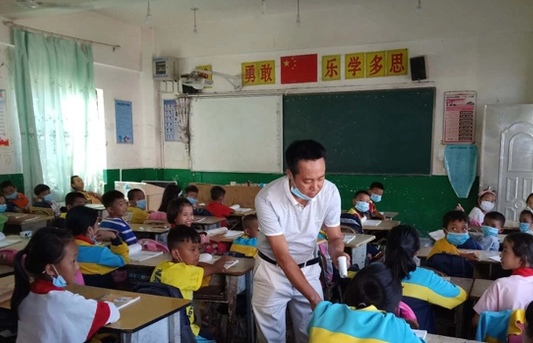 辛集一小学13名学生感染新冠，学校是否存在防疫漏洞？