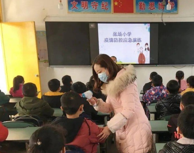 辛集一小学13名学生感染新冠，学校是否存在防疫漏洞？