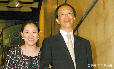 梁锦松先与他小26岁跳水冠军伏明霞结婚，又和她闺蜜关系暧昧，你怎么看？