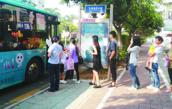 老人带货物乘车被踹下车，警方是怎样通报的？带货物乘车真的行不通吗？