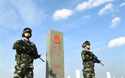 边防军人带着无言的战士，严寒巡逻积雪没过大腿，他们为祖国奉献了什么？