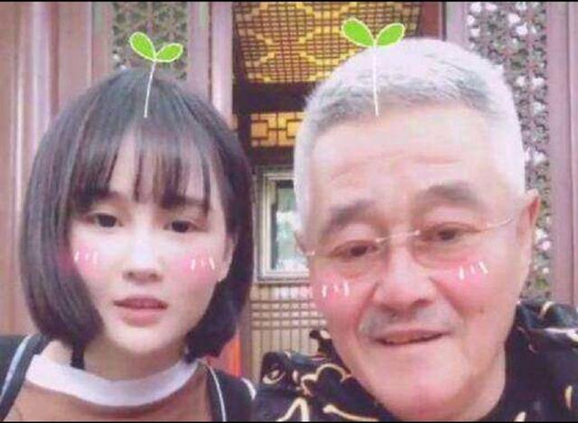 赵本山女儿发微博与未婚夫出镜否认分手，他们之间感情如何？