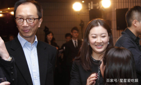 梁锦松先与他小26岁跳水冠军伏明霞结婚，又和她闺蜜关系暧昧，你怎么看？